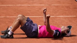 西岡良仁3時間半激闘逆転勝利 ダニエル太郎世界一と対戦【全仏オープン】 | Tennis.jp テニス ドット ジェイピー